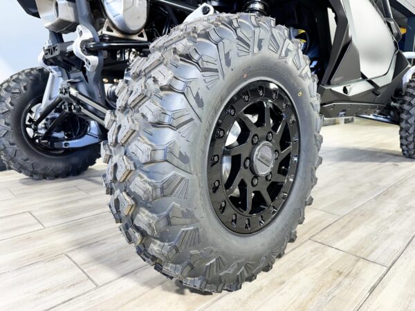 CAN-AM Maverick R with smart shox 2024 - Image 23