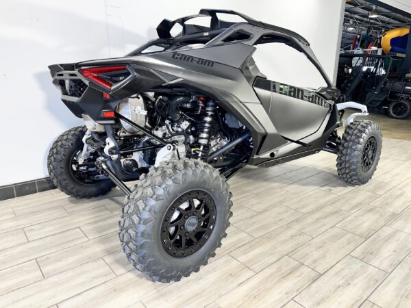 CAN-AM Maverick R with smart shox 2024 - Image 3